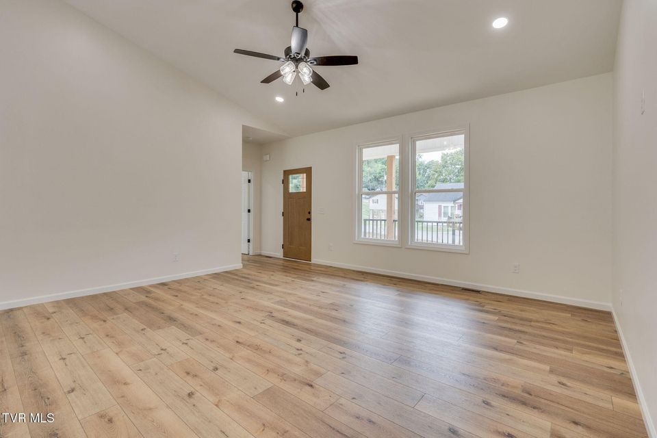 Photo #6: 905 Fairlane Drive