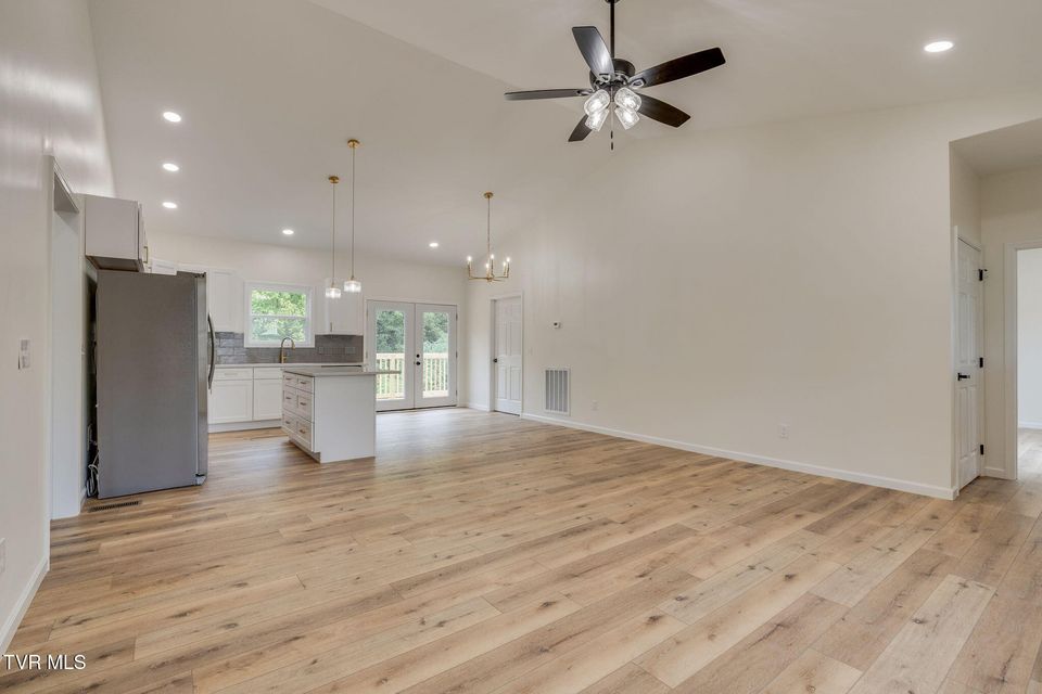 Photo #7: 905 Fairlane Drive