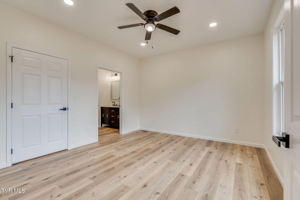 Photo #12: 905 Fairlane Drive