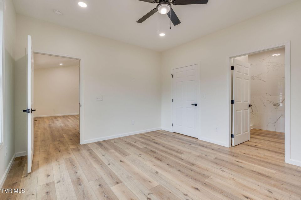 Photo #14: 905 Fairlane Drive