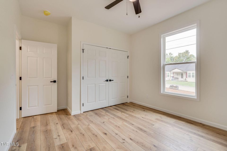 Photo #19: 905 Fairlane Drive