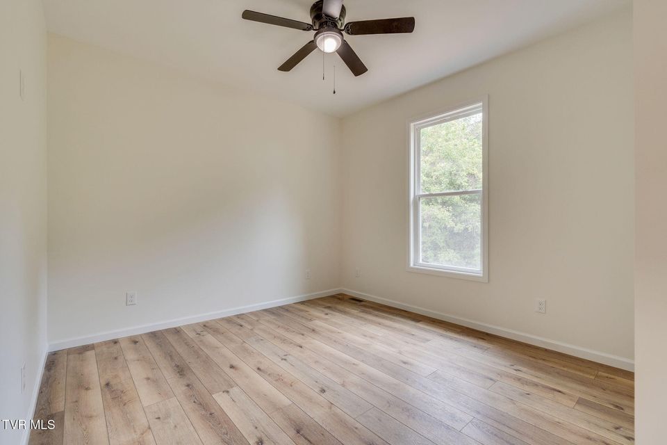 Photo #21: 905 Fairlane Drive