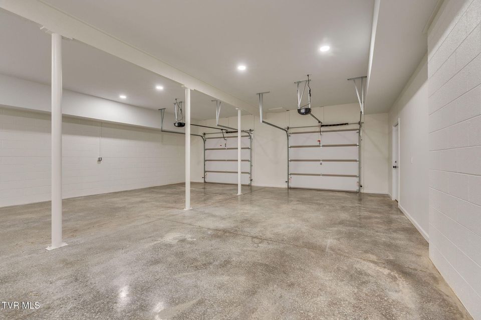 Photo #26: 905 Fairlane Drive