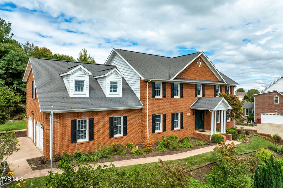 Photo #4: 168 Laurel Ridge Drive