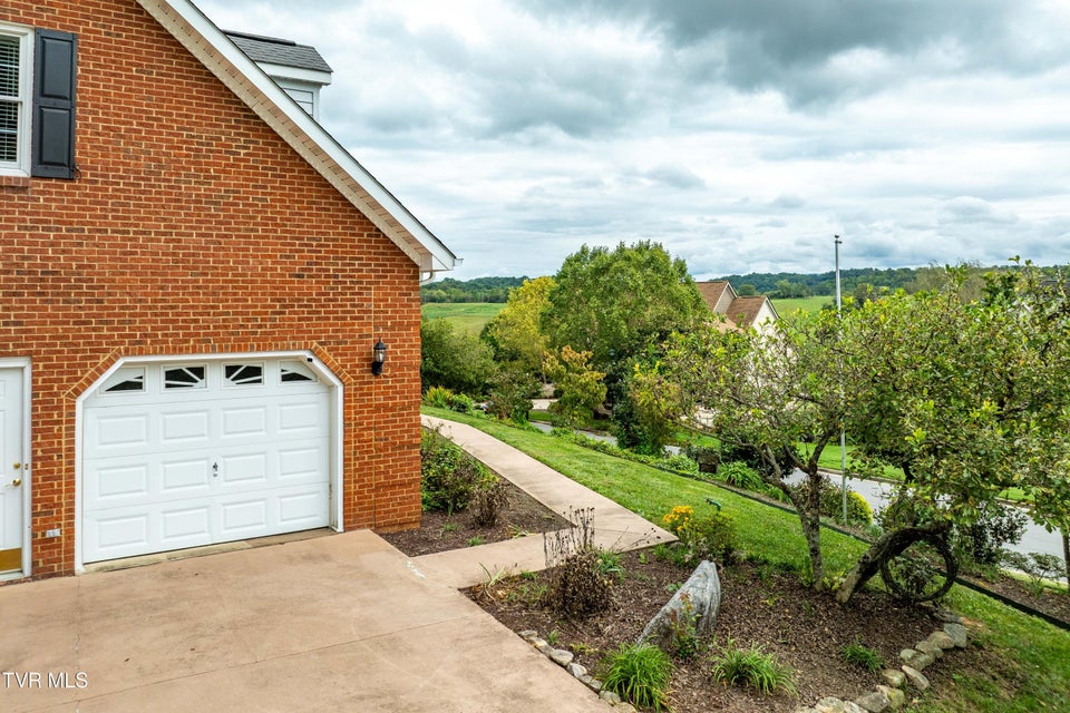 Photo #5: 168 Laurel Ridge Drive