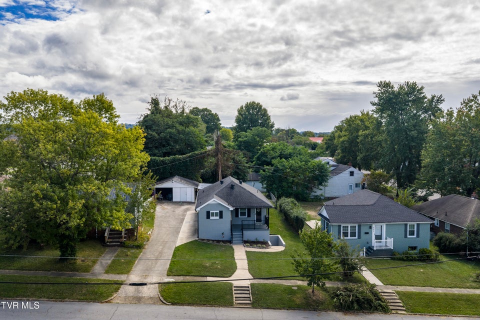 Photo #34: 809 Birch Street