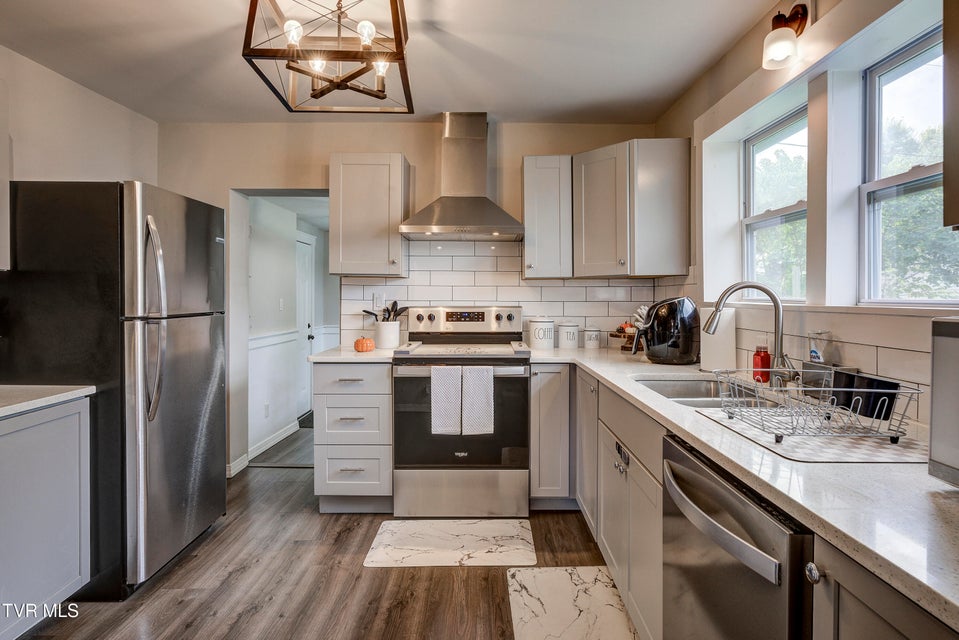 Photo #8: 809 Birch Street