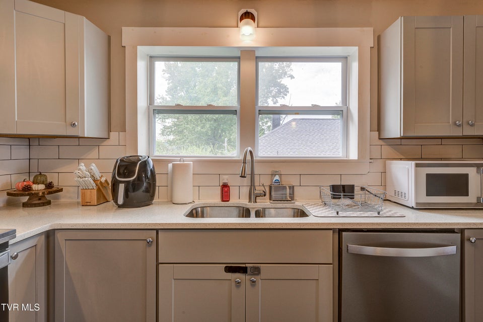 Photo #12: 809 Birch Street