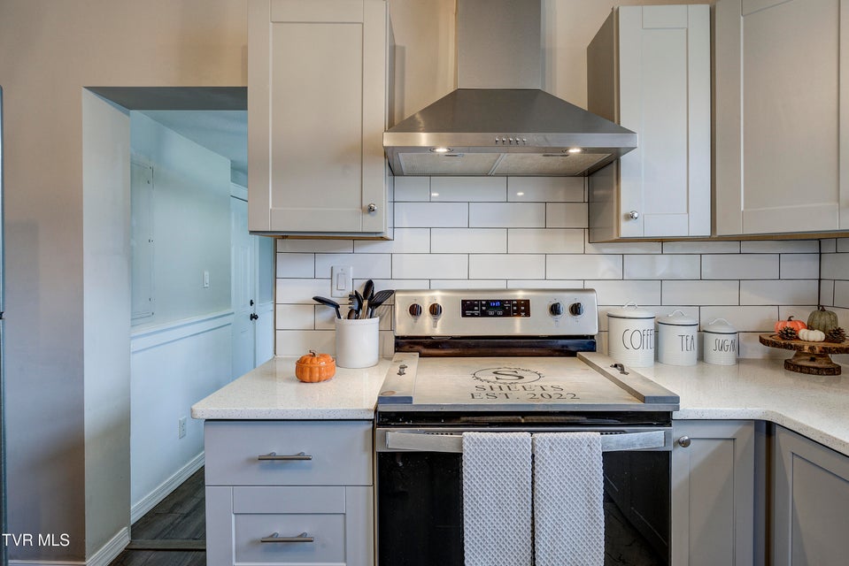Photo #9: 809 Birch Street