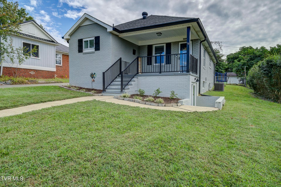 Photo #29: 809 Birch Street