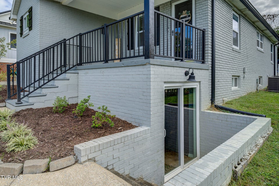 Photo #27: 809 Birch Street