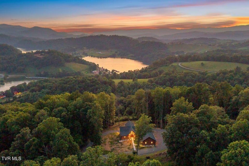 Photo #2: 139 Lakeridge Lane