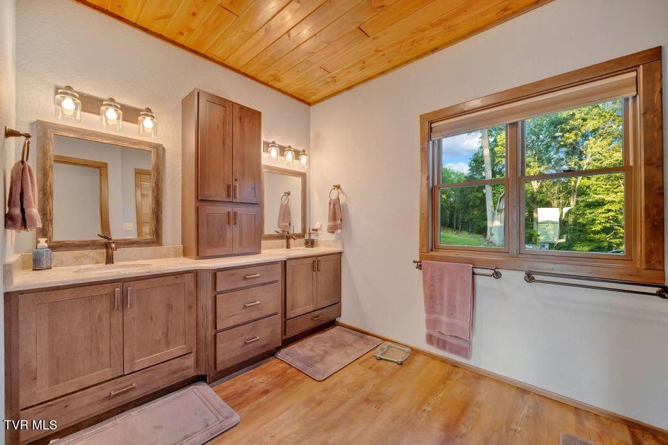 Photo #21: 139 Lakeridge Lane