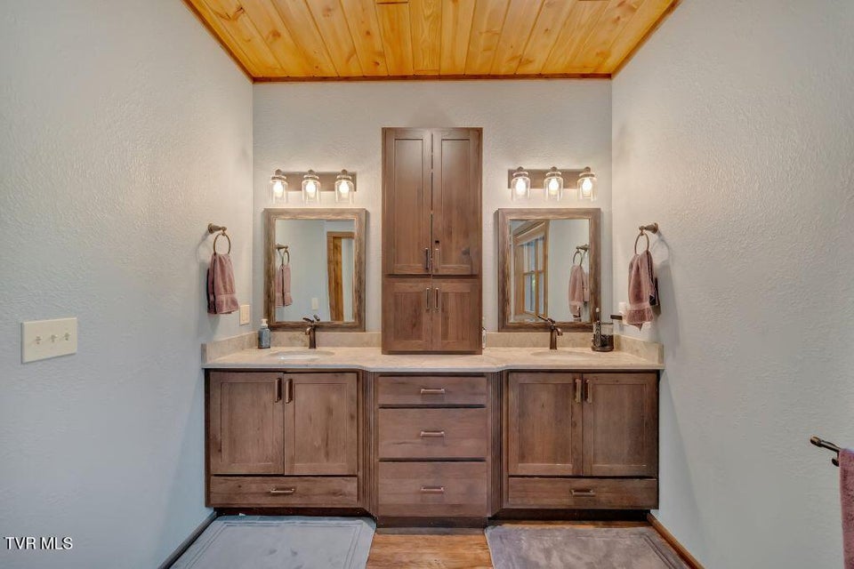 Photo #29: 139 Lakeridge Lane