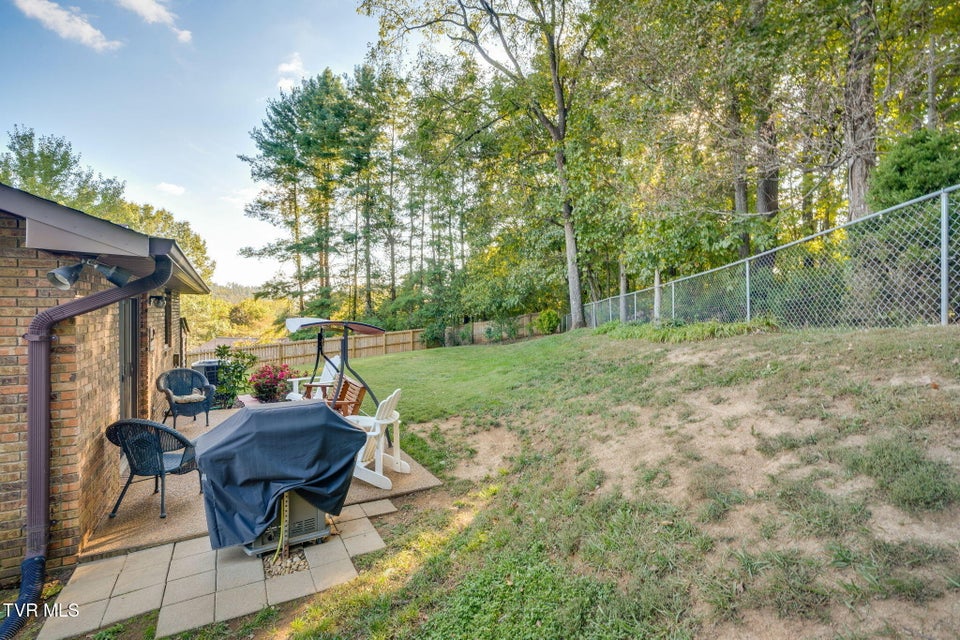 Photo #35: 136 Manchester Place