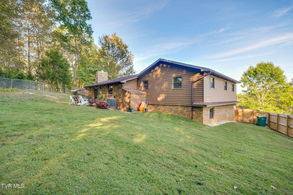 Photo #32: 136 Manchester Place