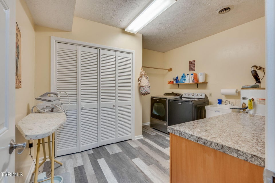 Photo #29: 136 Manchester Place