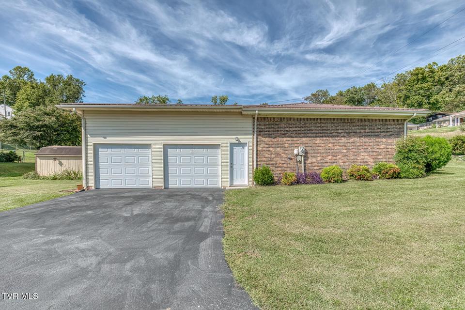 Photo #4: 2001 Sand Street