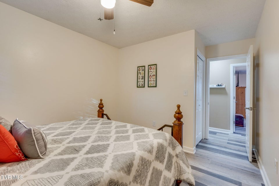 Photo #23: 136 Manchester Place