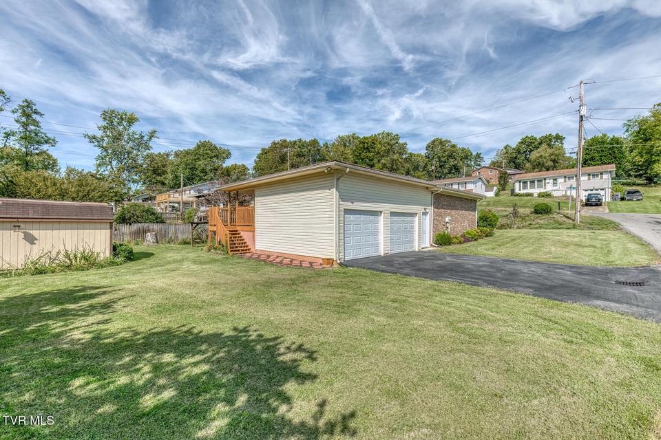 Photo #7: 2001 Sand Street