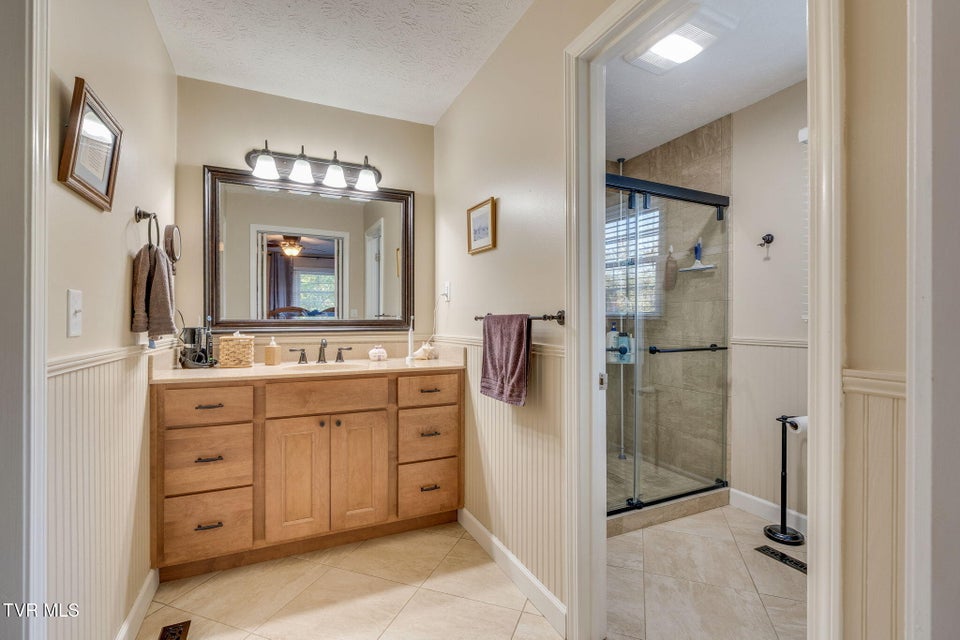 Photo #20: 136 Manchester Place