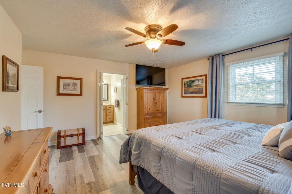 Photo #19: 136 Manchester Place