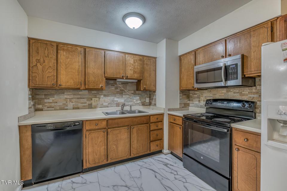 Photo #17: 2001 Sand Street