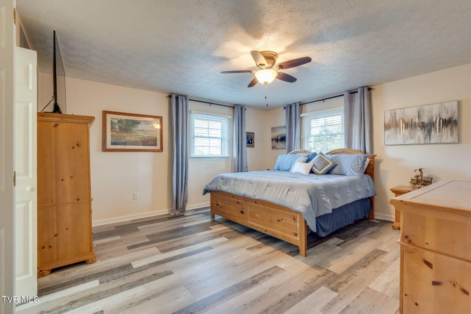 Photo #17: 136 Manchester Place