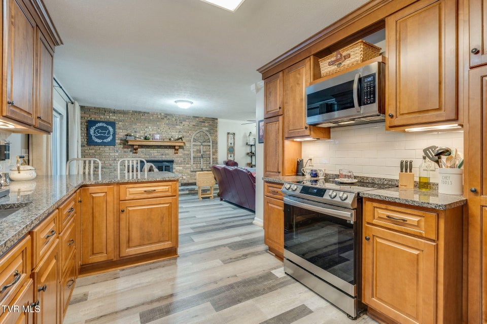 Photo #16: 136 Manchester Place