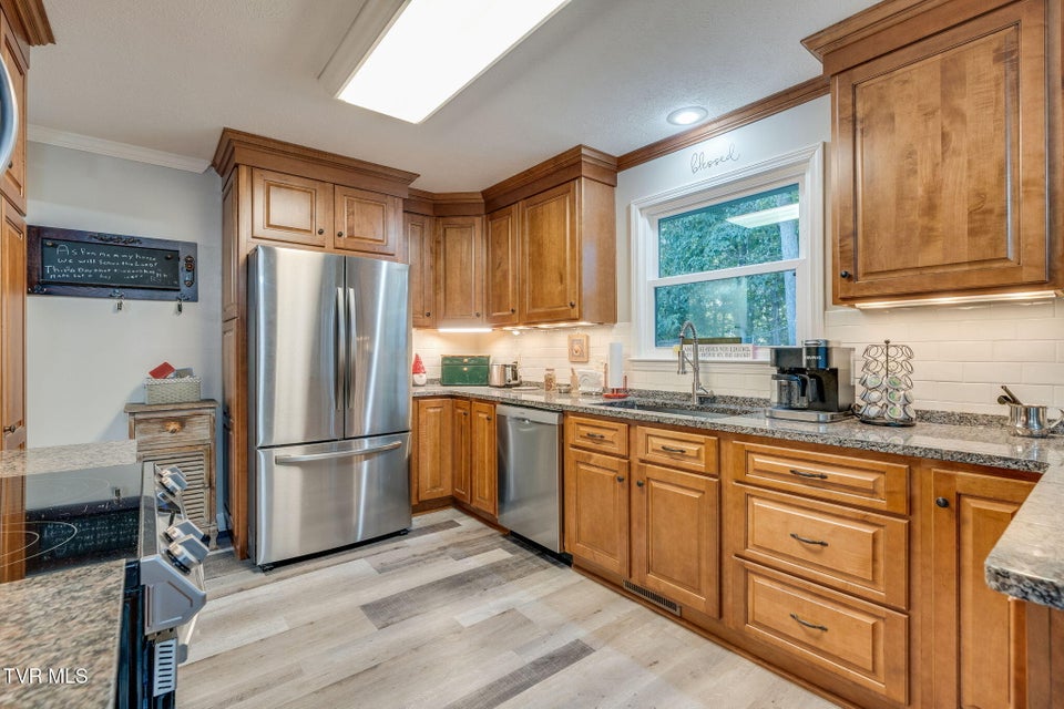 Photo #15: 136 Manchester Place