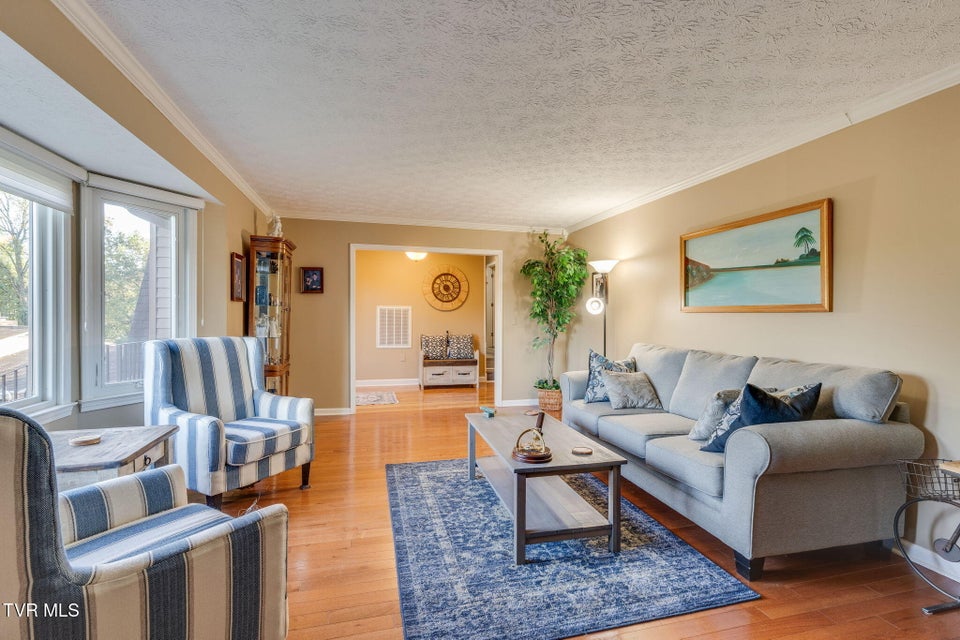 Photo #8: 136 Manchester Place