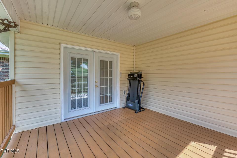 Photo #33: 2001 Sand Street