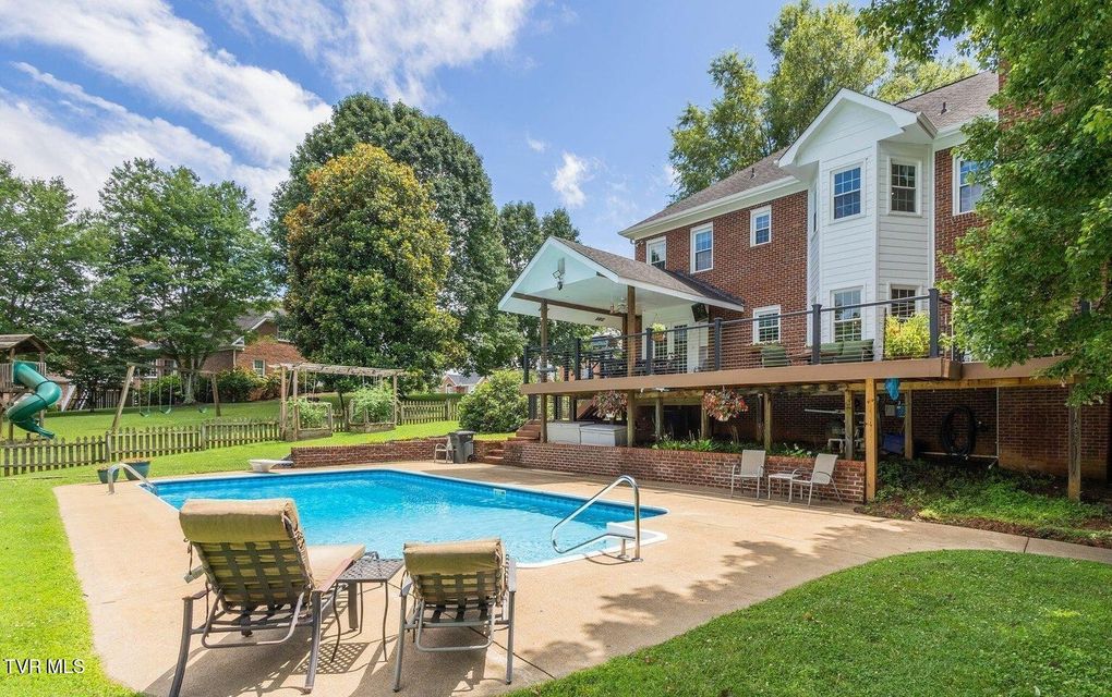 Photo #37: 245 Park Ridge Court