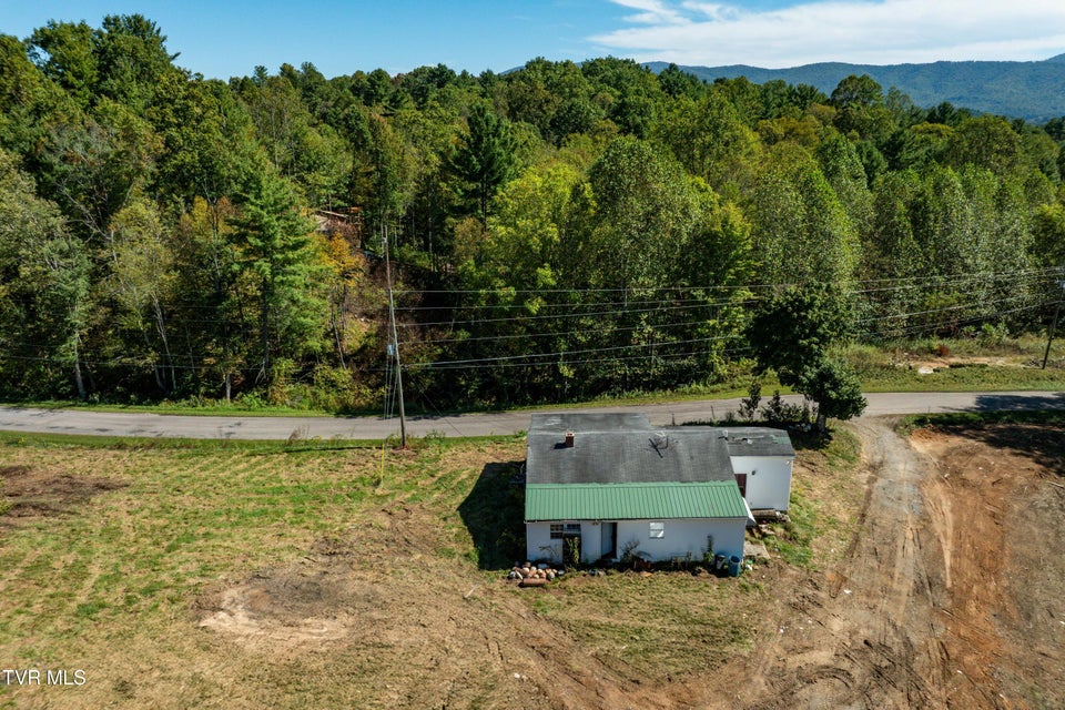 Photo #26: 1311 Deer Run Road