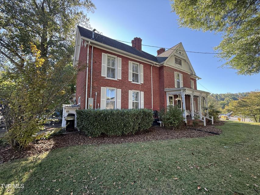 Photo #12: 1906 G Street