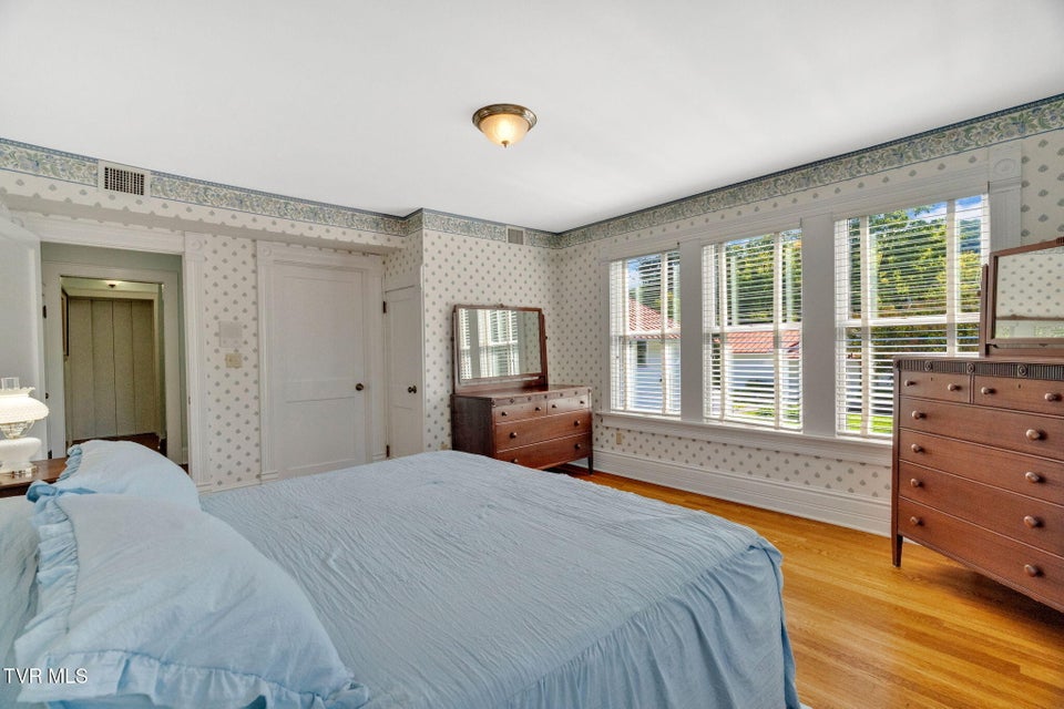 Photo #34: 308 Pearl Avenue