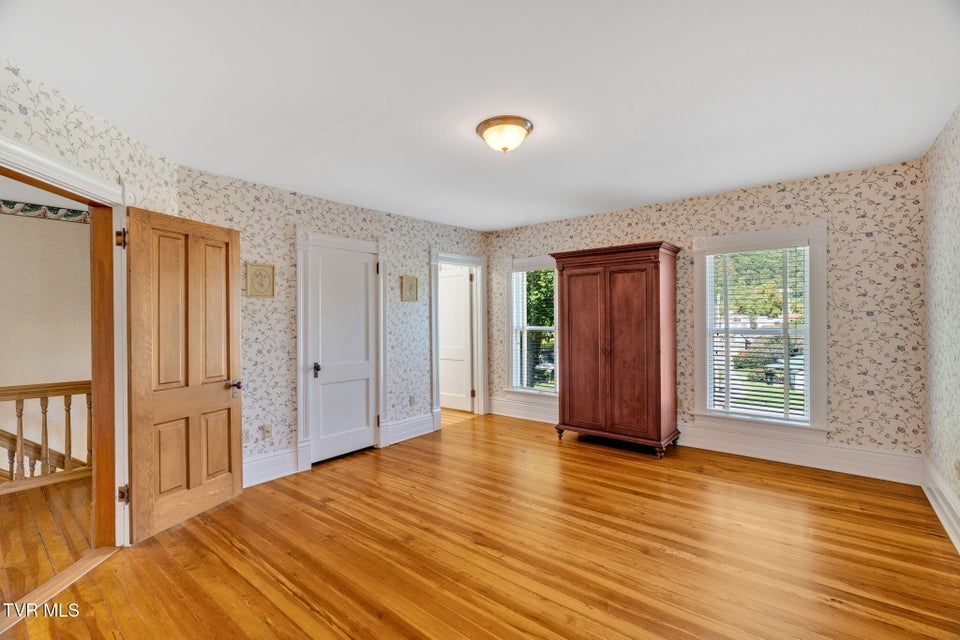 Photo #40: 308 Pearl Avenue