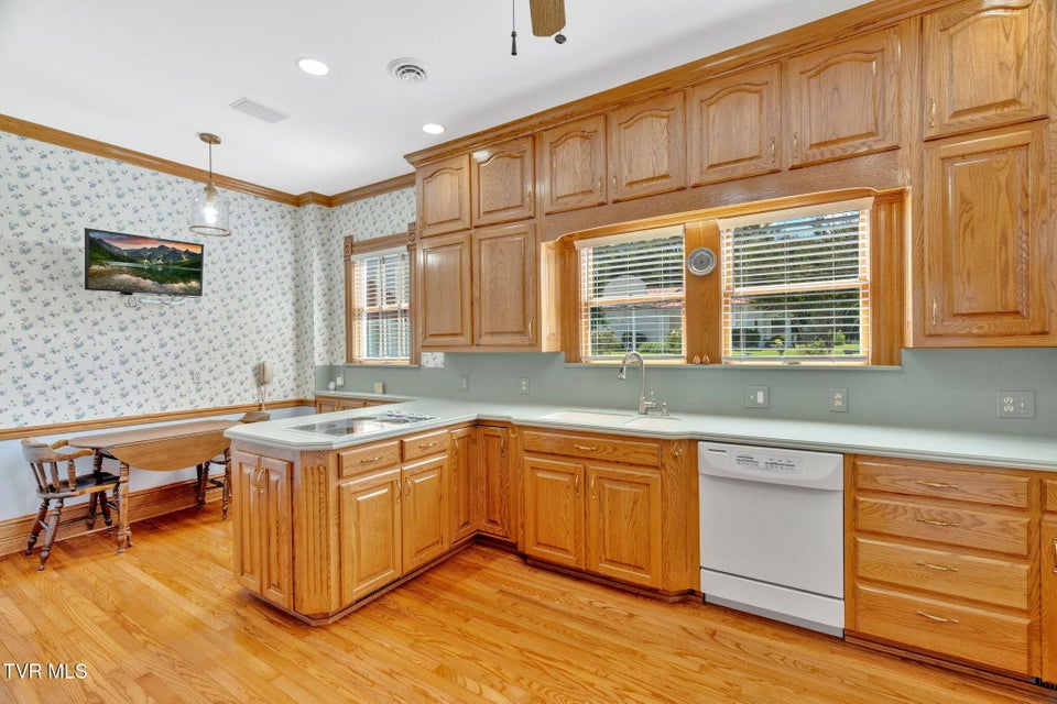 Photo #23: 308 Pearl Avenue