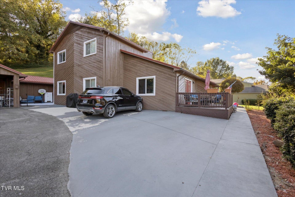 Photo #39: 200 River Edge Drive