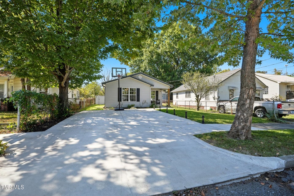 Photo #2: 626 Riverside Avenue