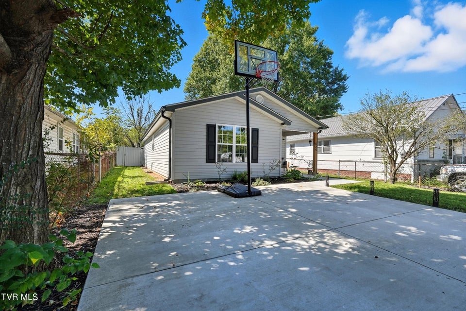 Photo #3: 626 Riverside Avenue