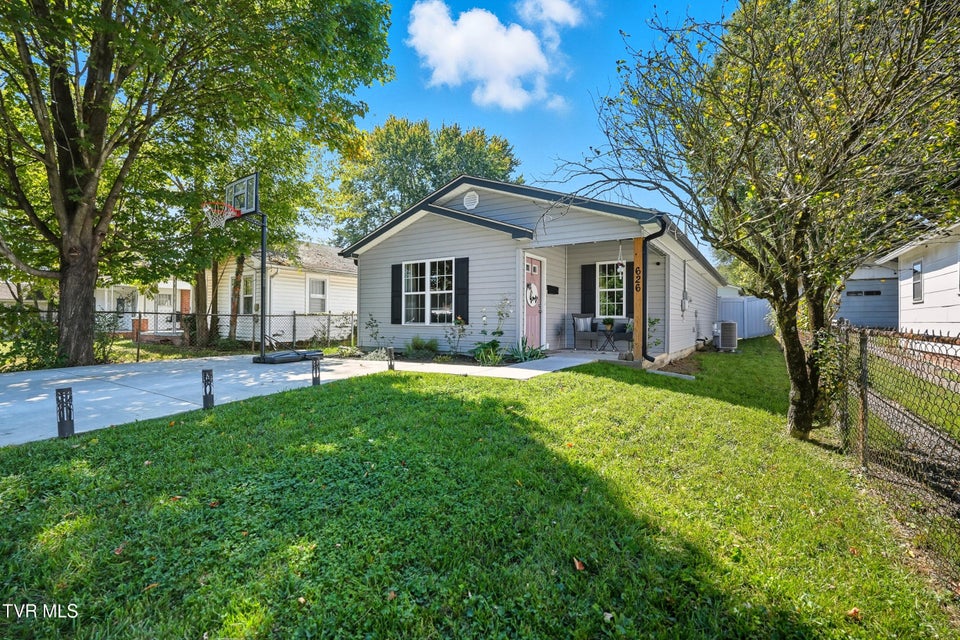 Photo #4: 626 Riverside Avenue