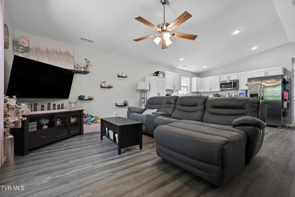 Photo #6: 626 Riverside Avenue