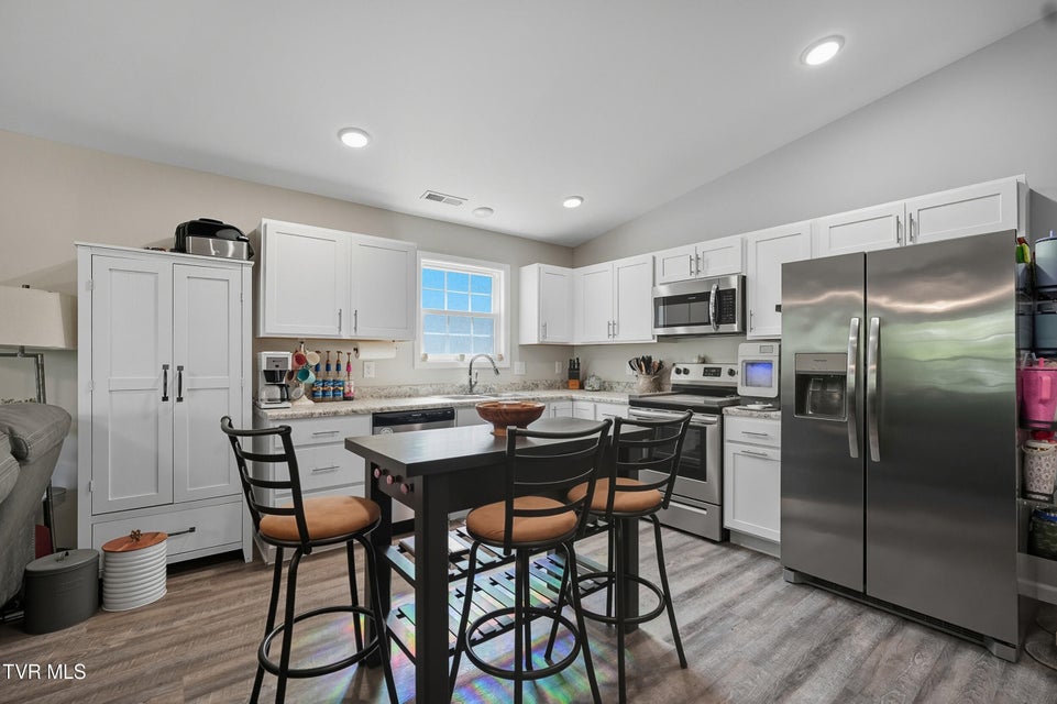 Photo #9: 626 Riverside Avenue