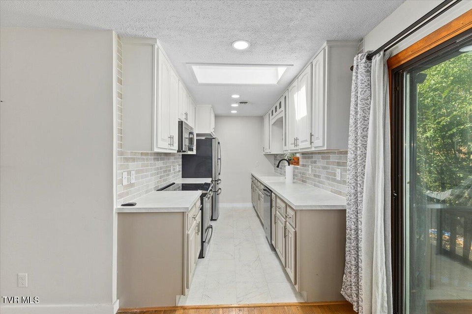 Photo #6: 300 Peach Blossom Court