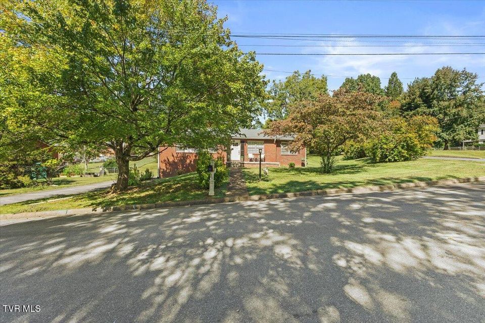Photo #33: 300 Peach Blossom Court