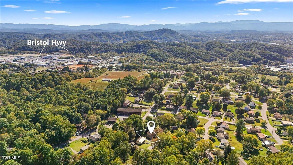 Photo #3: 906 Hanson Drive