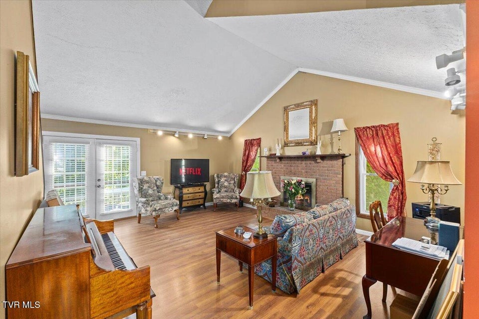 Photo #5: 906 Hanson Drive