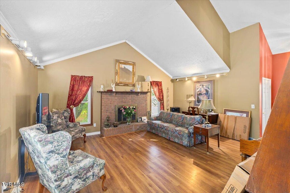 Photo #6: 906 Hanson Drive