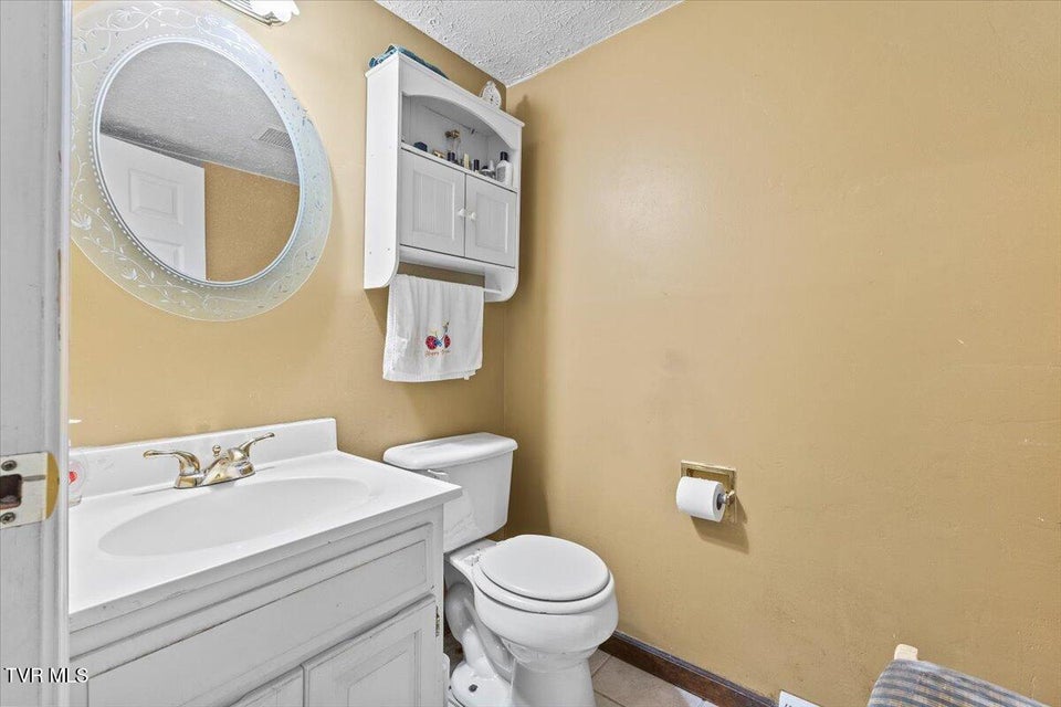 Photo #11: 906 Hanson Drive